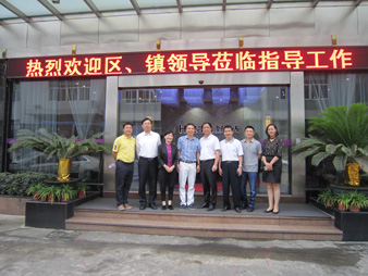 番禺区区长何汝诚赴NG娱乐集团考察指导